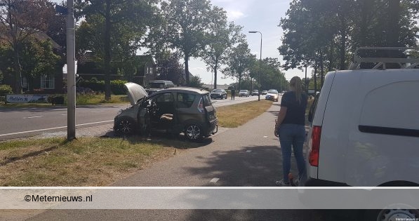 Gewonde na botsing tussen bestelauto en brommobiel in Nieuwleusen.