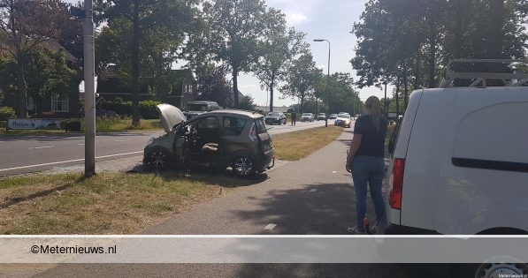 Gewonde na botsing tussen bestelauto en brommobiel in Nieuwleusen. Gewonde na botsing tussen bestelauto en brommobiel in Nieuwleusen.