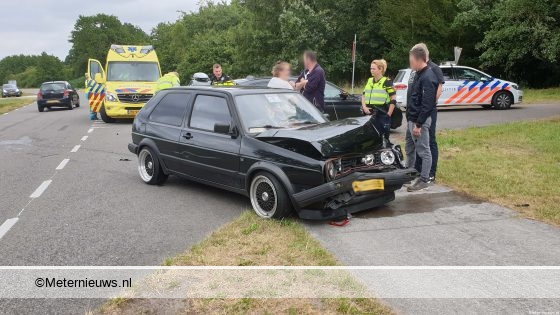 Licht gewonde na aanrijding tussen twee auto’s in Assen. Licht gewonde na aanrijding tussen twee auto’s in Assen.