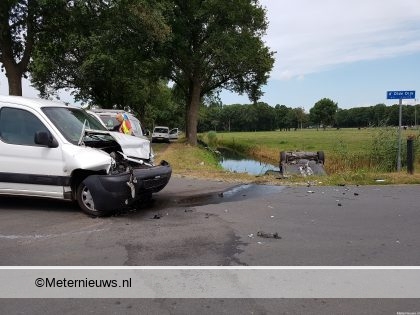 Vrouw en kind naar ziekenhuis na ongeval in Staphorst. Vrouw en kind naar ziekenhuis na ongeval in Staphorst.