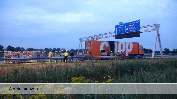 vrachtwagen brand op de a28 lankhorst staphorst