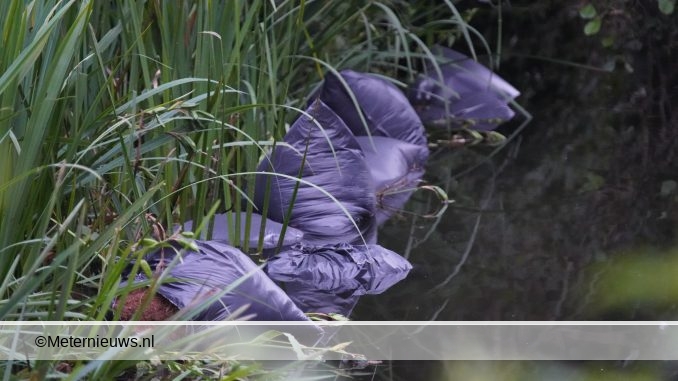 zakken met drugsafval gedumpt zeijer diepje2