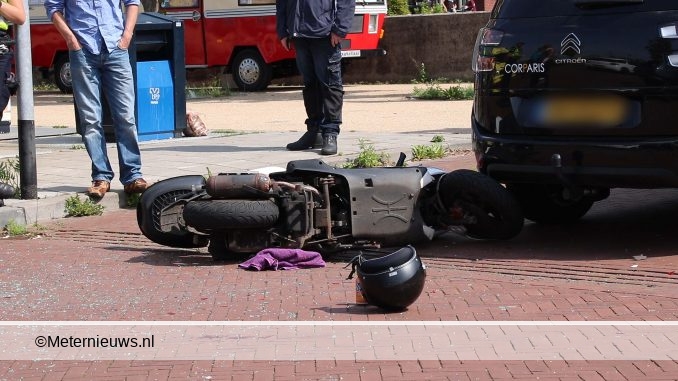 MOTORRIJDER BOTST ACHTEROP AUTO EN RAAKT GEWOND IN GRONINGEN2