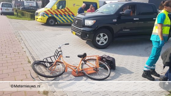 Fietsster gewond na botsing tegen auto in Coevorden. Fietsster gewond na botsing tegen auto in Coevorden.