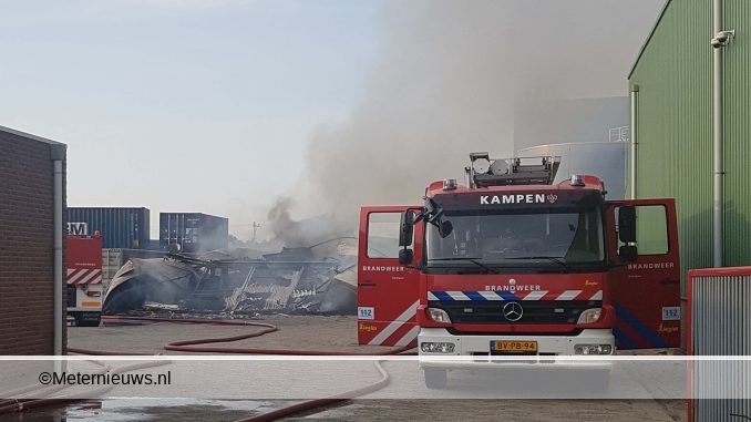 loods in de brand in Ijsselmuiden
