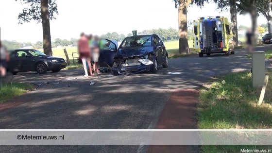 Gewonden na ongeval in Zevenhuizen. Gewonden na ongeval in Zevenhuizen.
