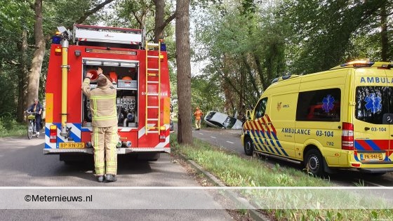 Twee gewonden na eenzijdig ongeval in Rolde. Twee gewonden na eenzijdig ongeval in Rolde.
