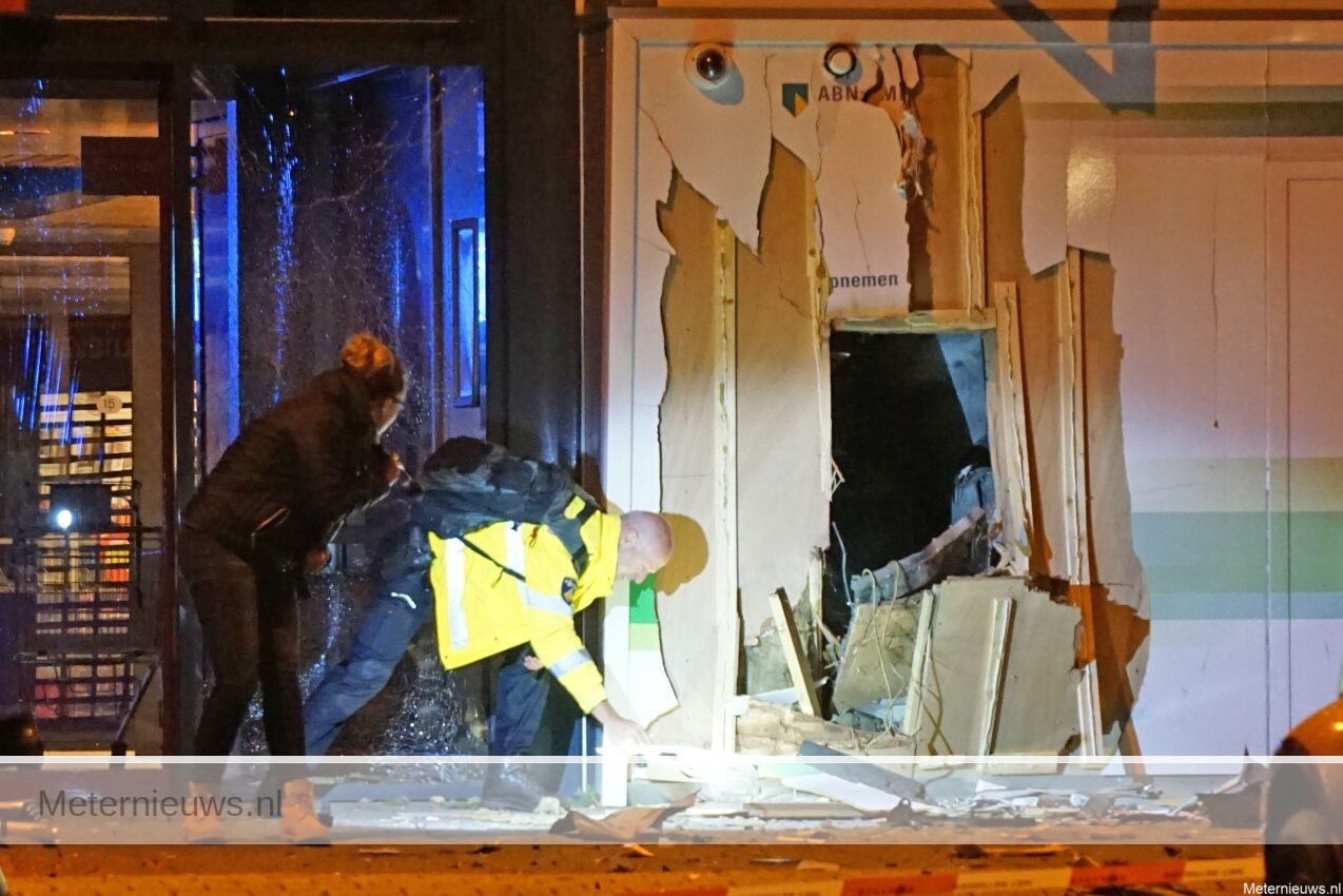 Plofkraak Winkelcentrum Angelslo Emmen (Video) |