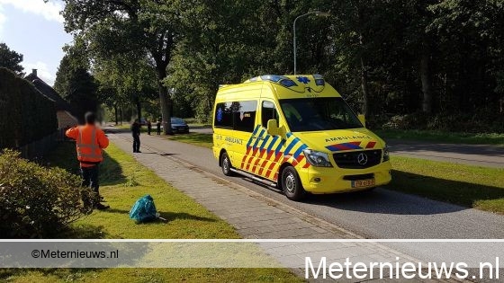 Fietsster ernstig gewond na botsing met voetganger in Klijndijk. Fietsster ernstig gewond na botsing met voetganger in Klijndijk.