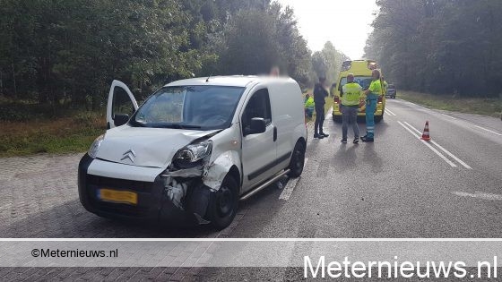 Gewonde na aanrijding tussen drie auto’s in Dwingeloo. Gewonde na aanrijding tussen drie auto’s in Dwingeloo.