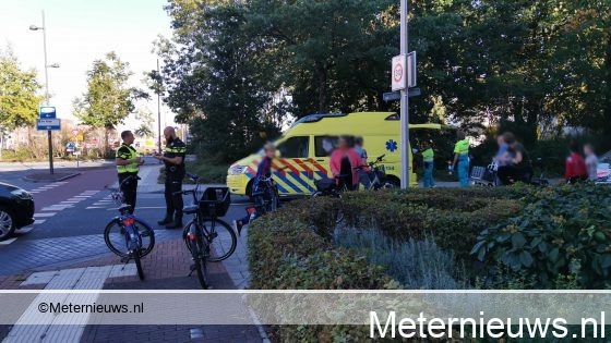 Fietser gewond na botsing tegen auto in Hoogeveen.