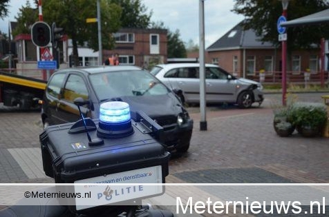Gewonde na aanrijding tussen twee auto’s in Musselkanaal. Gewonde na aanrijding tussen twee auto’s in Musselkanaal.