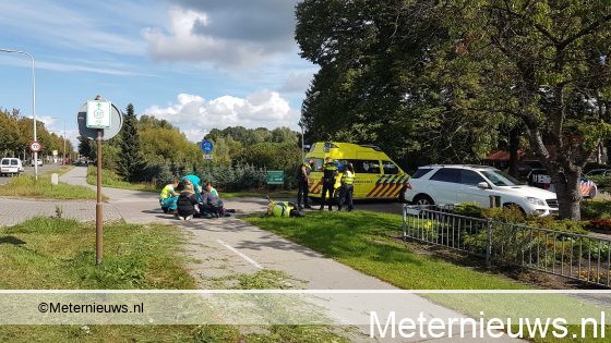 Scooterrijder gewond na botsing tegen auto in Noordscheschut. Scooterrijder gewond na botsing tegen auto in Noordscheschut.