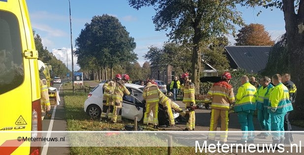 Twee gewonden na aanrijding in Nieuwleusen. Twee gewonden na aanrijding in Nieuwleusen.