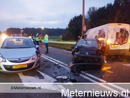 Twee gewonden na ongeval in Ommen. Twee gewonden na ongeval in Ommen.