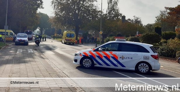 Fietser gewond na botsing tegen lijndienstbus in Eelde.