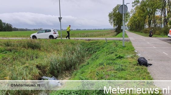 Scooterrijder ernstig gewond na aanrijding tussen Ten Boer en Garmerwolde. Scooterrijder ernstig gewond na aanrijding tussen Ten Boer en Garmerwolde.