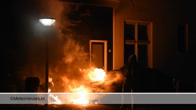 AUTO IN LICHTER LAAIE IN MEPPEL3