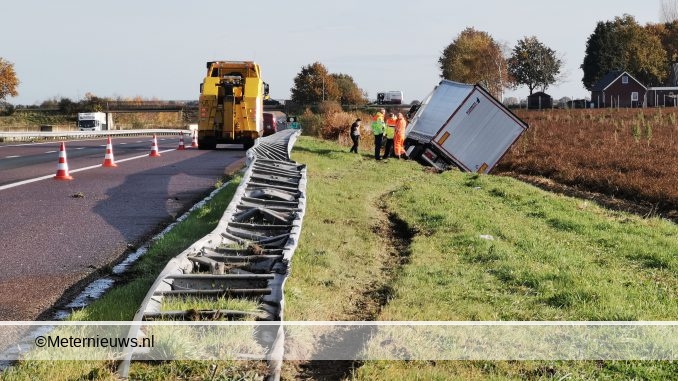 VRACHTWAGEN VIA DE VANGRAIL DE SLOOT IN A37 KLAZIENAVEEN
