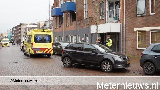 Voetganger gewond na botsing tegen auto in Assen. Voetganger gewond na botsing tegen auto in Assen.