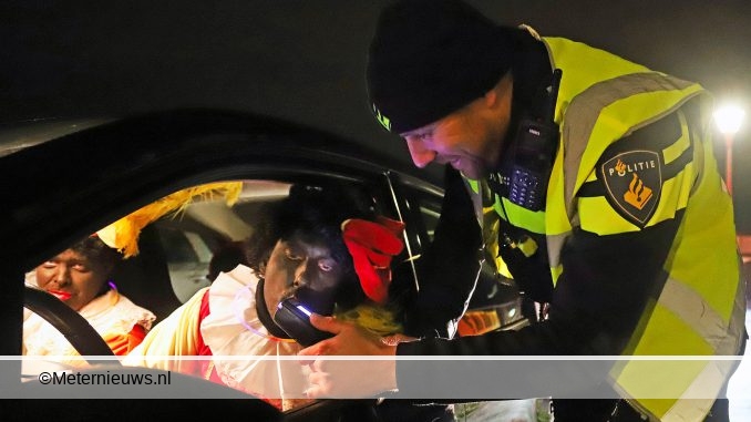 Zwarte Pieten gecontroleerd bij alcoholcontrole