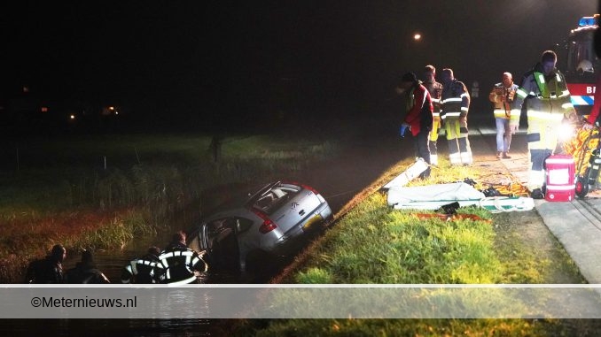 AUTO TE WATER IN NIEUWLEUSEN