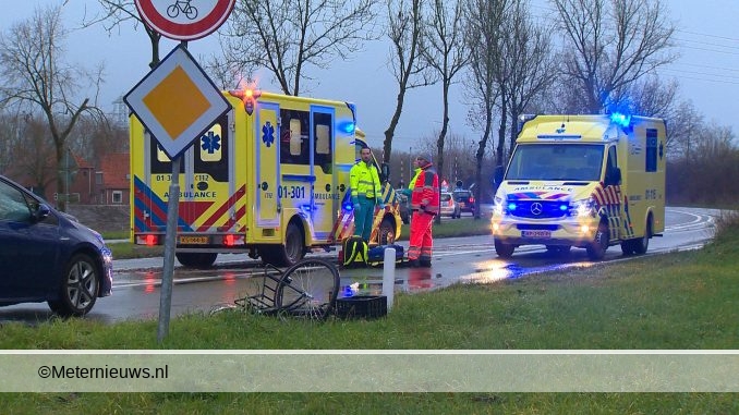 FIETSER ZWAAR GEWOND NA BOTSING TEGEN AUTO WINSCHOTEN