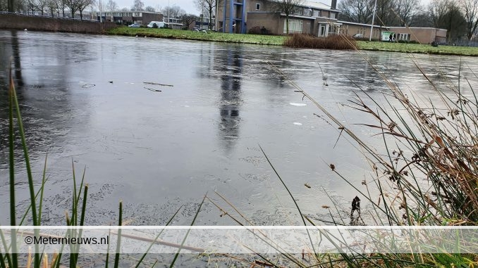 IJSVLOER OP VIJVERS IN HOOGEVEEN0