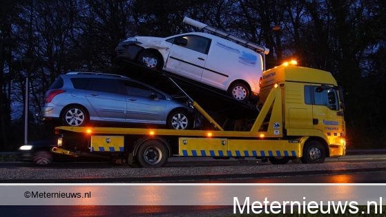 Geen gewonden na aanrijding auto’s in Assen. Geen gewonden na aanrijding auto’s in Assen.