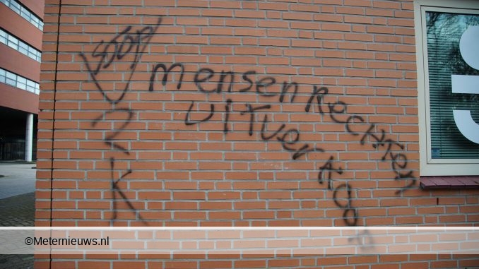 STRAATMEUBILAIR IN ASSEN BEKLAD MET TEKSTEN02