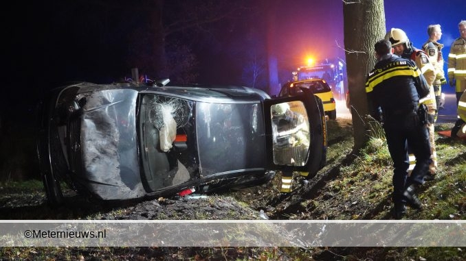 auto van de weg in Holthone3