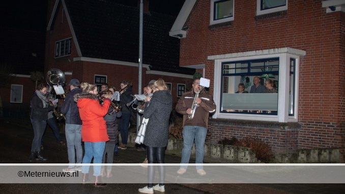 kerstmuziek in de straat in Wagenborgen5