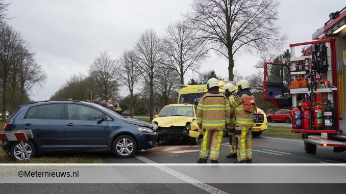 AUTO S BOTSEN OP DE N377 BIJ NIEUWLEUSEN2
