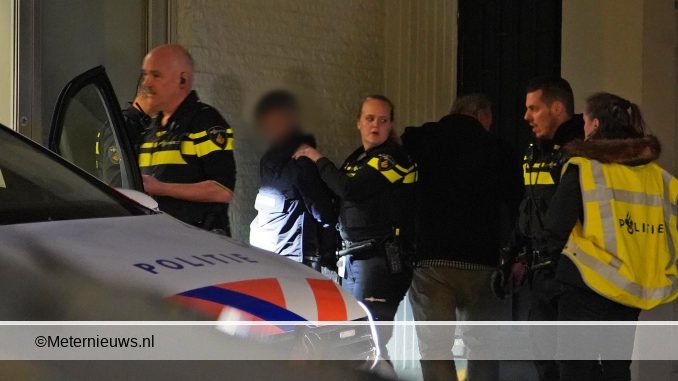 manmetwapenaangehoudenassens2