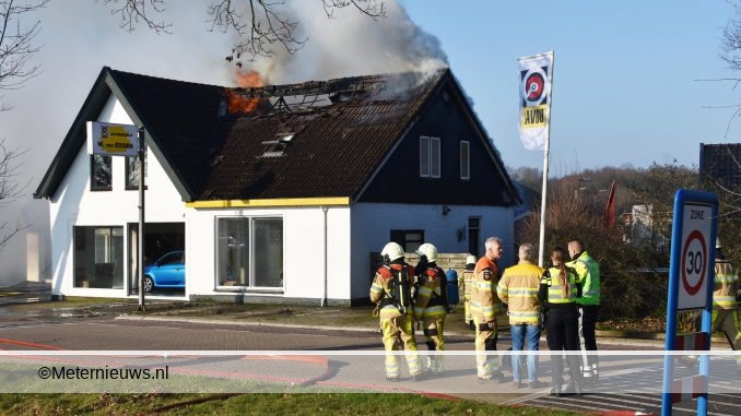 AUTOBEDRIJF IN BRAND IN STEENWIJKERWOLD