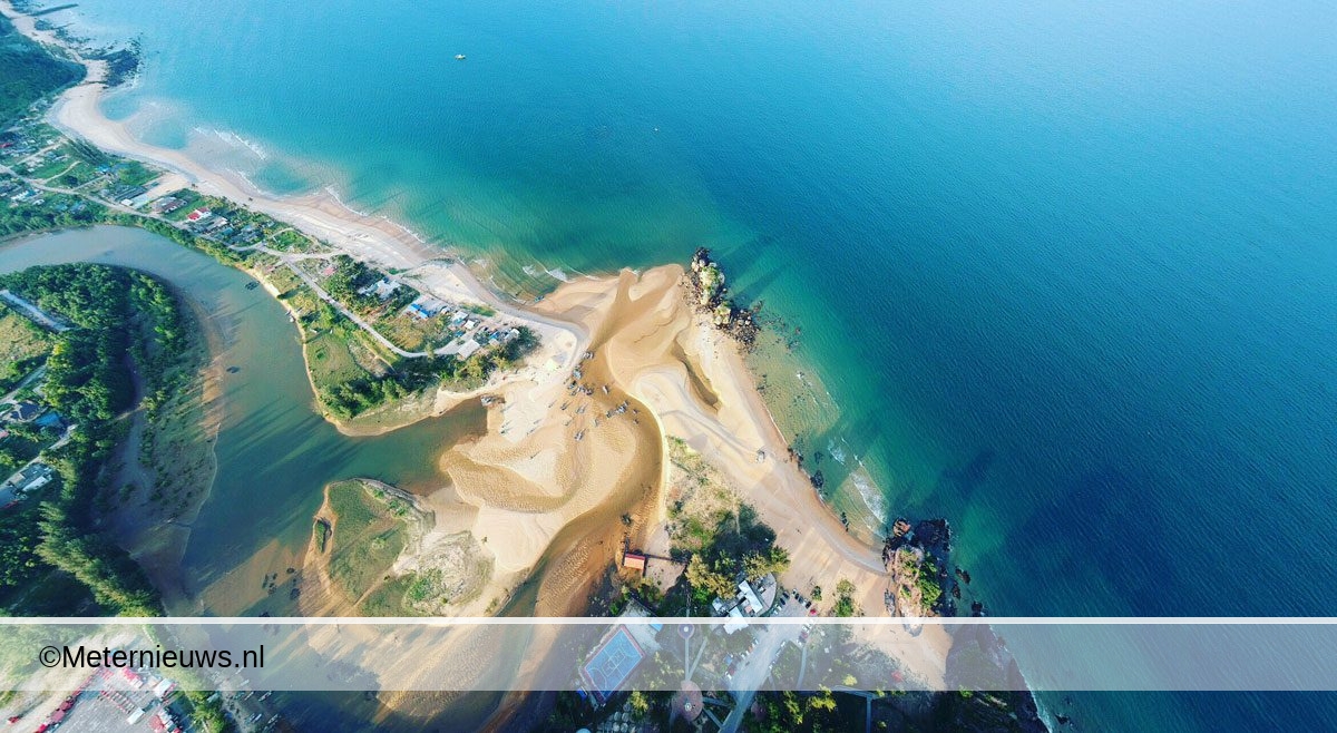 aerial-shot-aerial-view-beach-bird-s-eye-view-587015