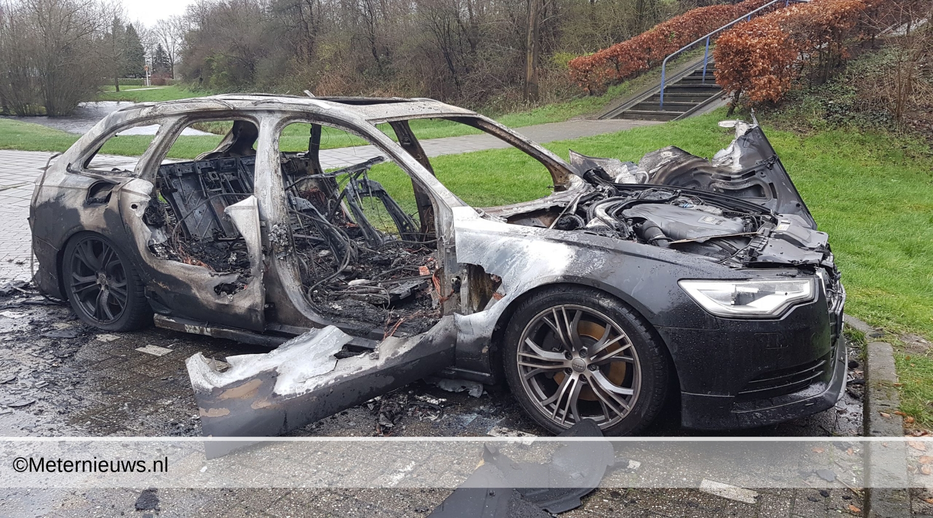 Auto uitgebrandt in Hoogeveen(Video)