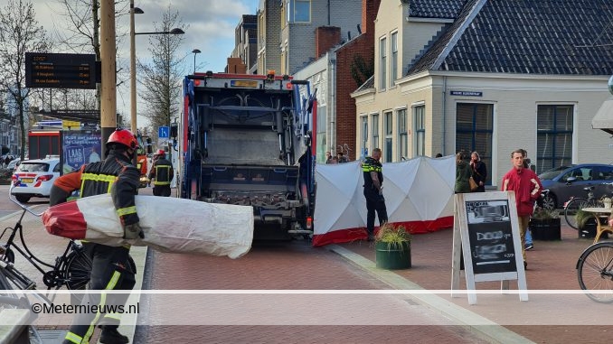 bekneld onder vuilniswagen in Groningen
