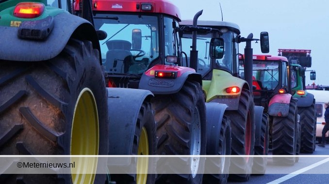 boeren blokkeren a28 bij hoogeveen004