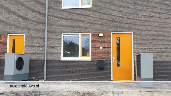 ramen in aanbouwzijndewoningen ingegooid assen