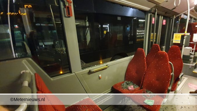 veldkei door raam bus in Gesbrug2