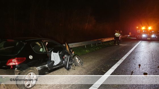 Auto na botsing tegen vangrail A28 Beilen. Auto na botsing tegen vangrail A28 Beilen.
