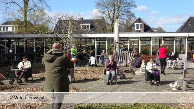 Amsterdammrs zingen voor ouderen Meppel