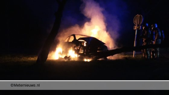 Auto in brand na ongeval in Meppel. Auto in brand na ongeval in Meppel.