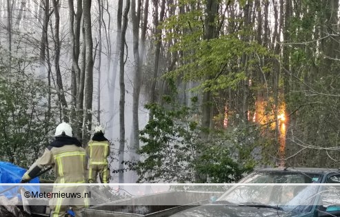 Brandweer blust beginnende bosbrand Nieuw Buinen #NIEUW BUINEN - In een bosgebie.