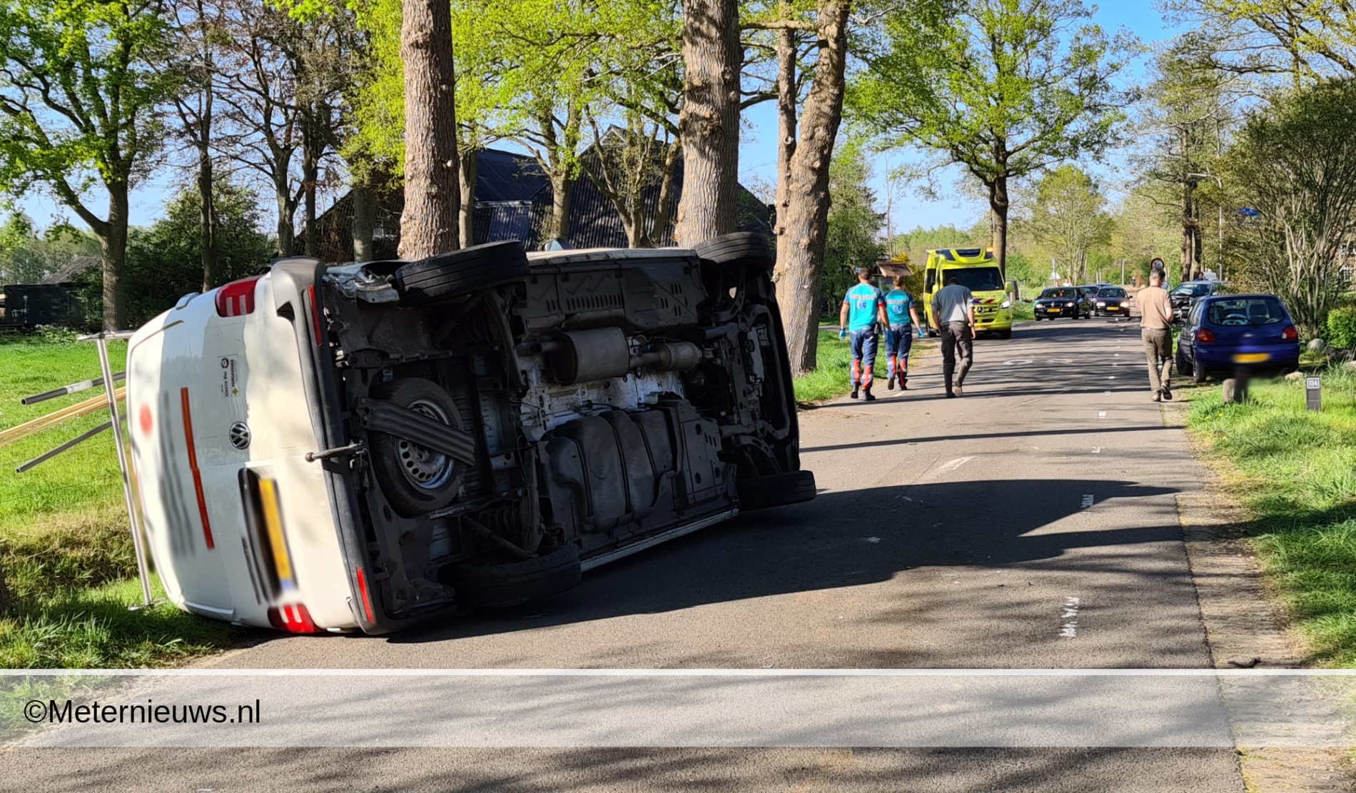 Busje op de kant Pesse #Stuifzand – Bij een ongeval op.