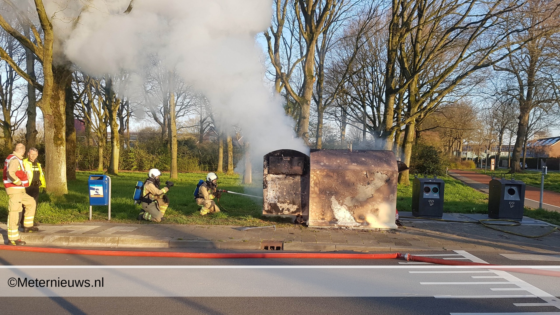 bom Rouwen Uitdrukkelijk Kleding container in de brand in Assen(Video) | Meternieuws.nl