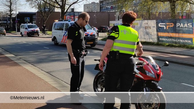motorrijder botst op fiets met 2 kinderen Assen