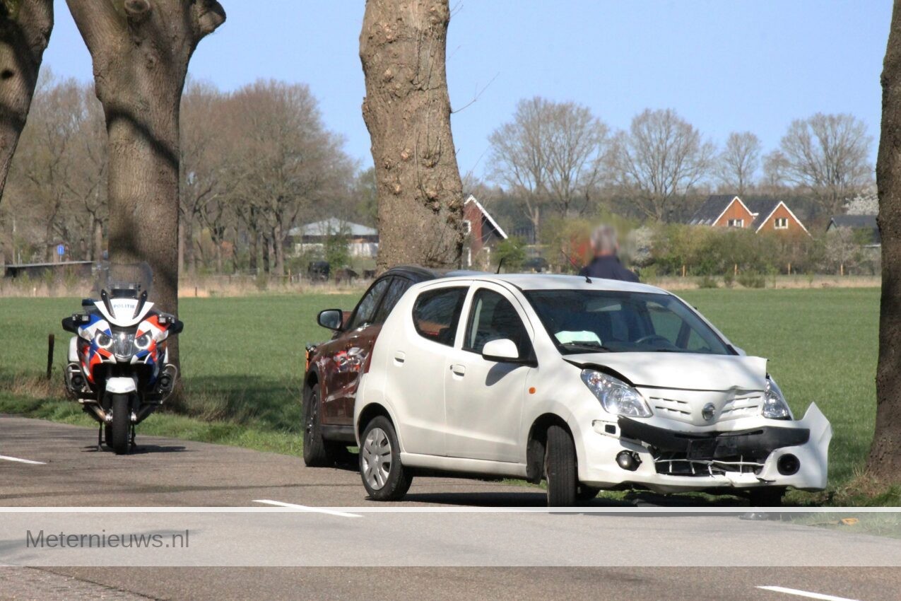 Auto’s botsen in Hooghalen(Video)