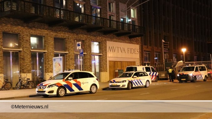 politie valt studenten vereniging Vindicat binnen Groningen
